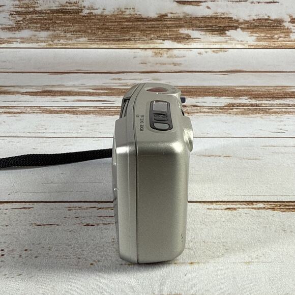 FujiFilm Endeavor 210IX Zoom 35mm Camera w/Strap - Picture 2 of 5